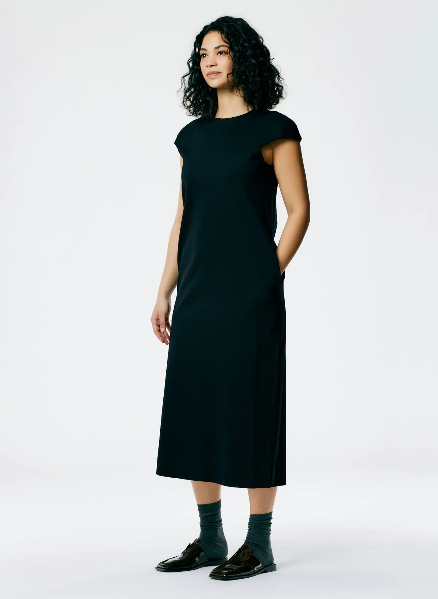 Compact Ultra Stretch Knit Lean Sleeveless Dress