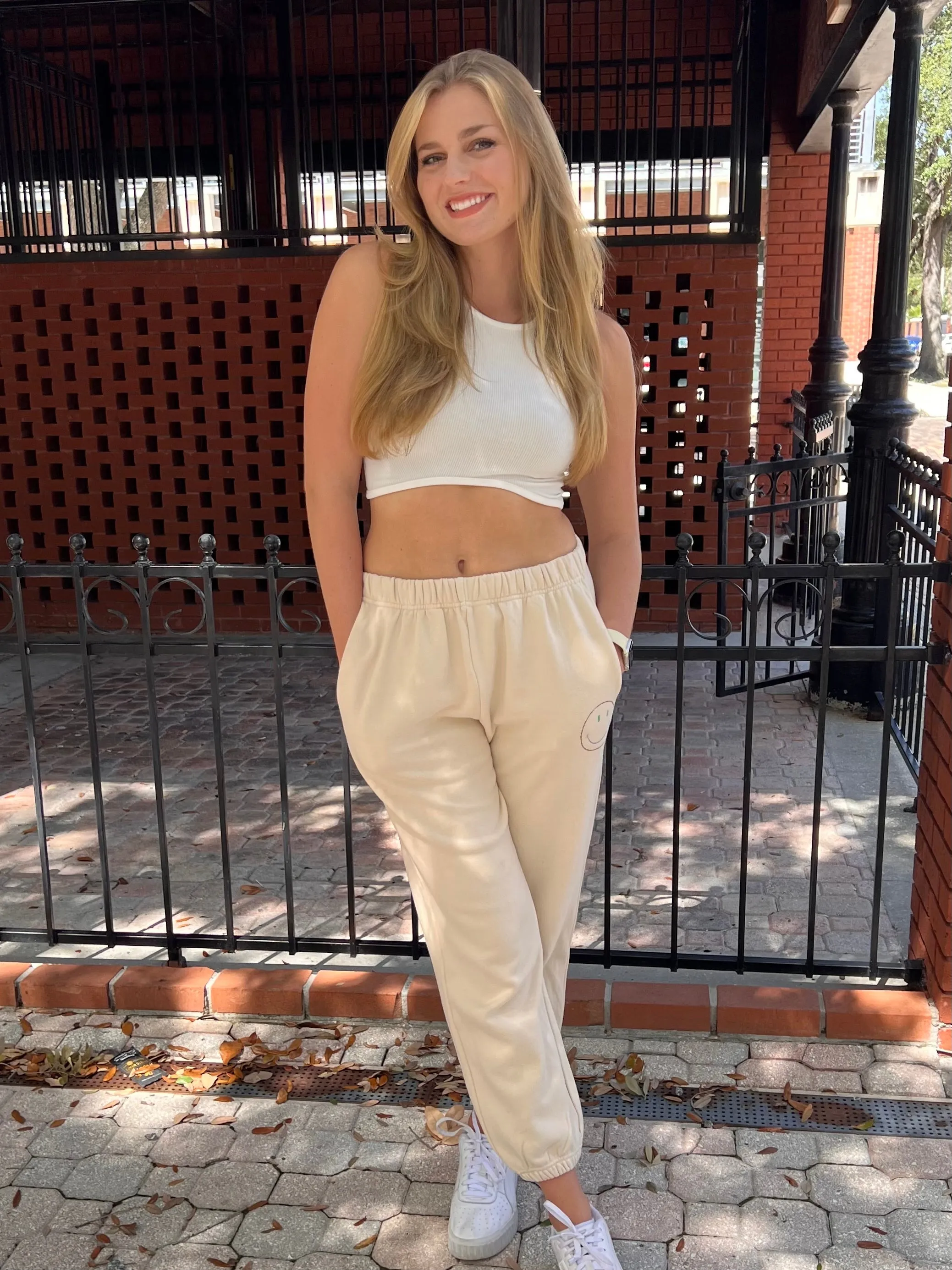 GOOD VIBES SMILE SWEATPANTS IN BEIGE