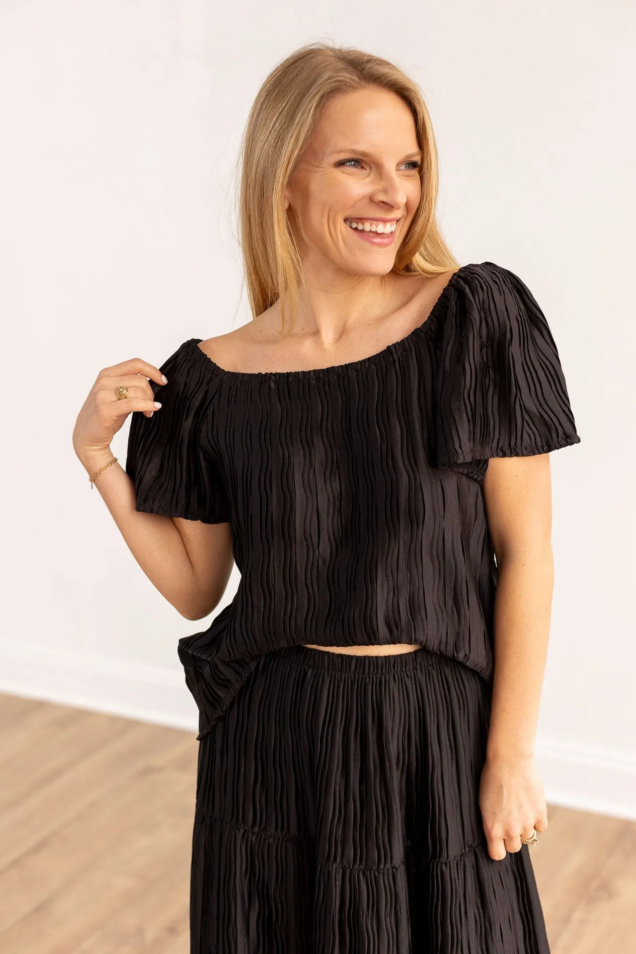 Pleated Versi Dress, Black