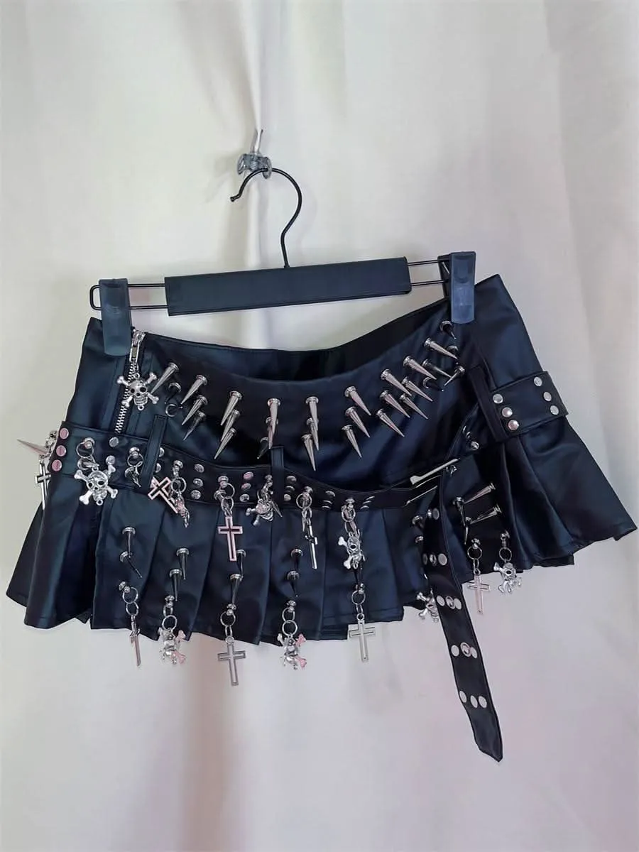 PU leather rivet belt cross pendant pleated mini skirt