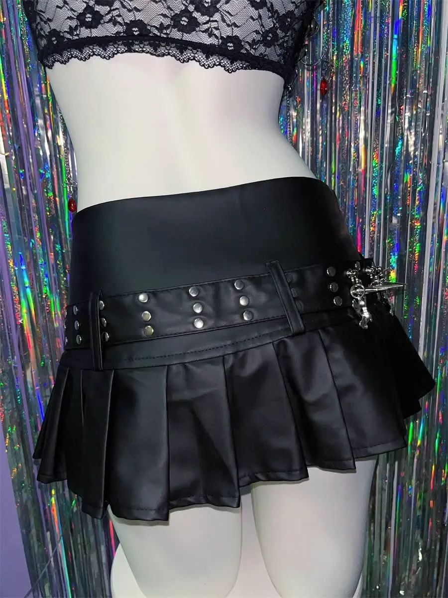 PU leather rivet belt cross pendant pleated mini skirt