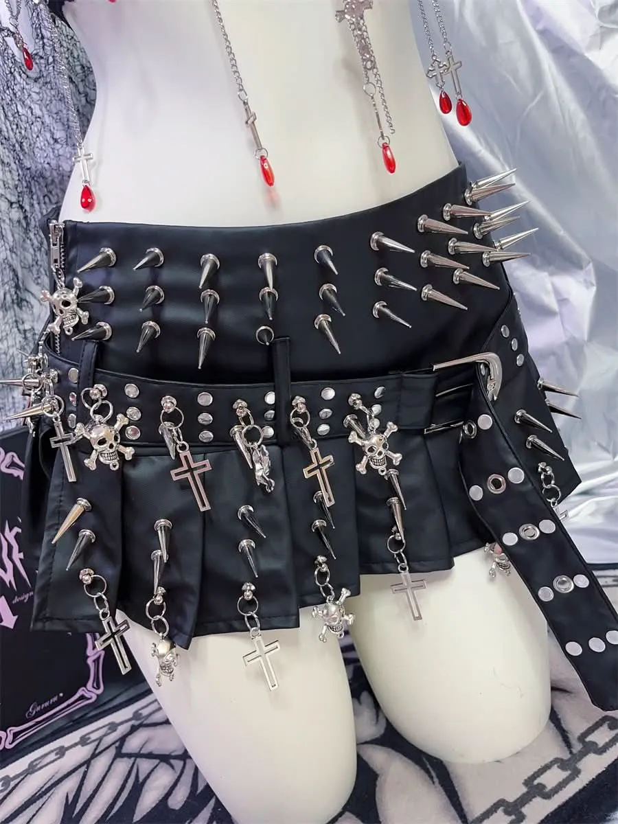 PU leather rivet belt cross pendant pleated mini skirt