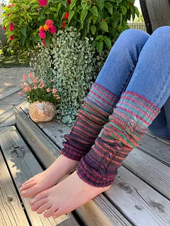 Squishy, Slouchy, Stripey Legwarmers *Urth Yarns Free Pattern* Designer Kathryn Drummond